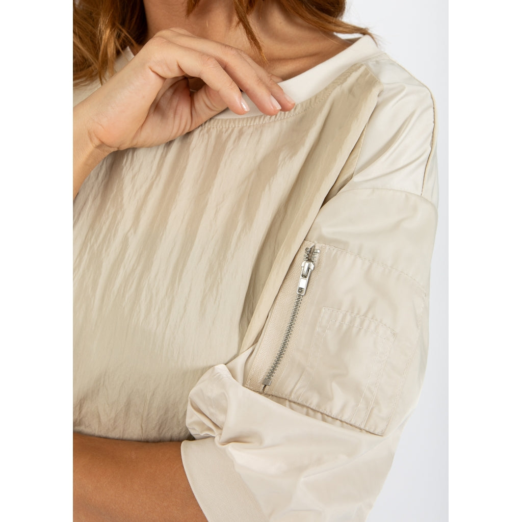 Top with bomber sleeves - Dessert sand
