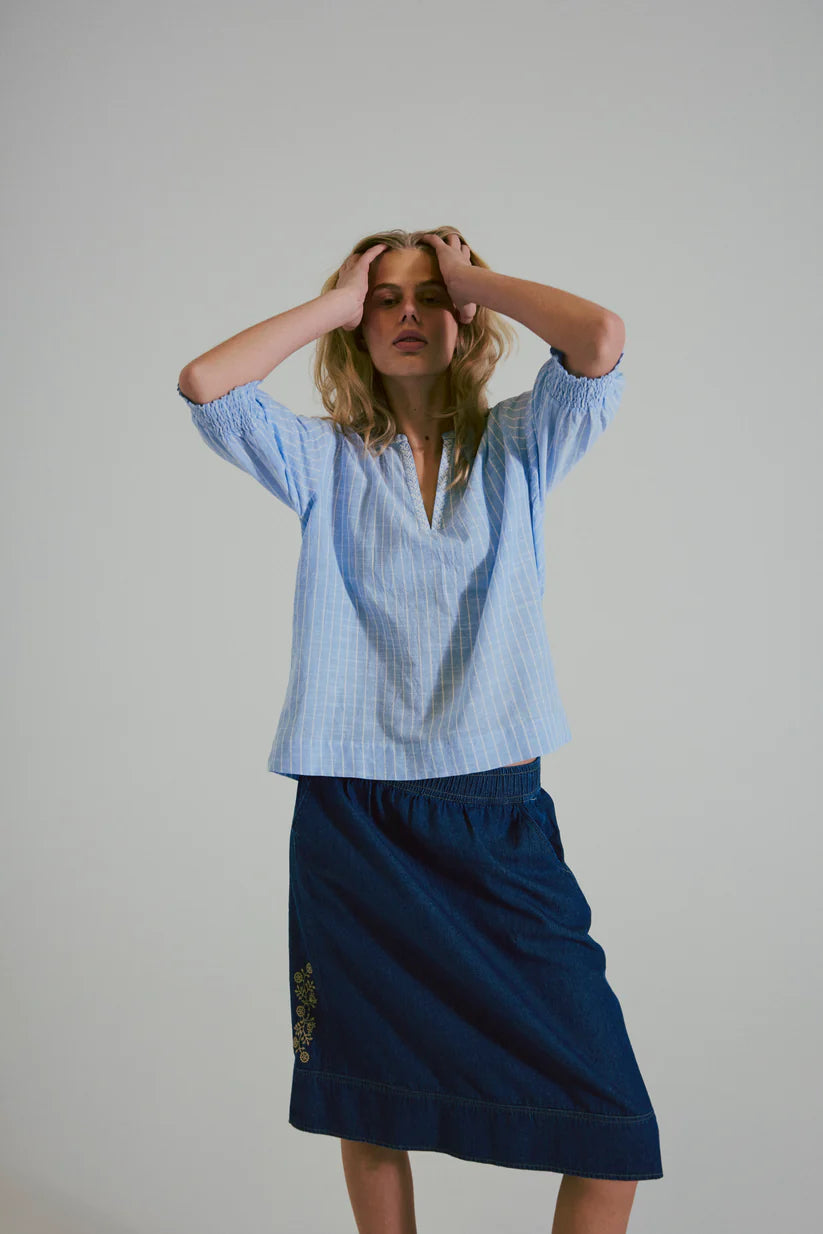 HUMBLE - KYSTALAG Blouse - Air blue