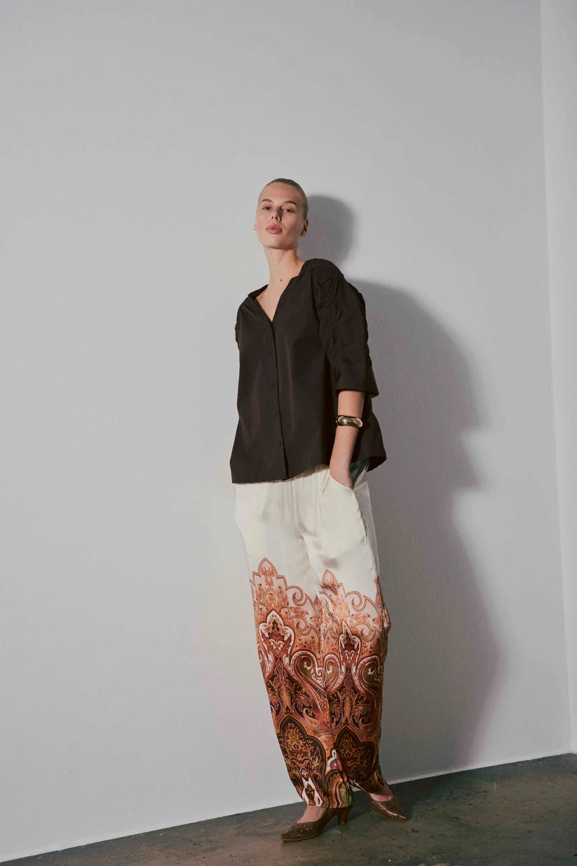 HUMBLE - KLAUDIAAG Pants - Off-white combi
