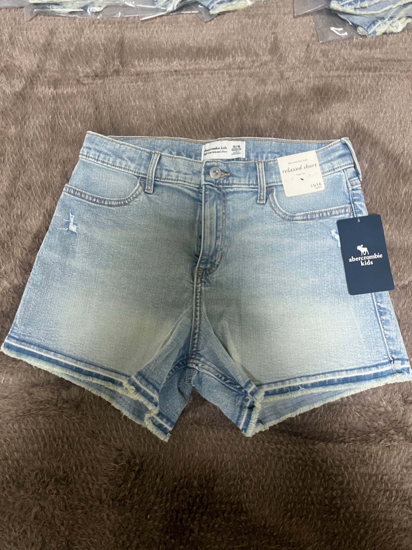 Abercrombie & Fitch -  High rise relaxed denim shorts - RIPPLE