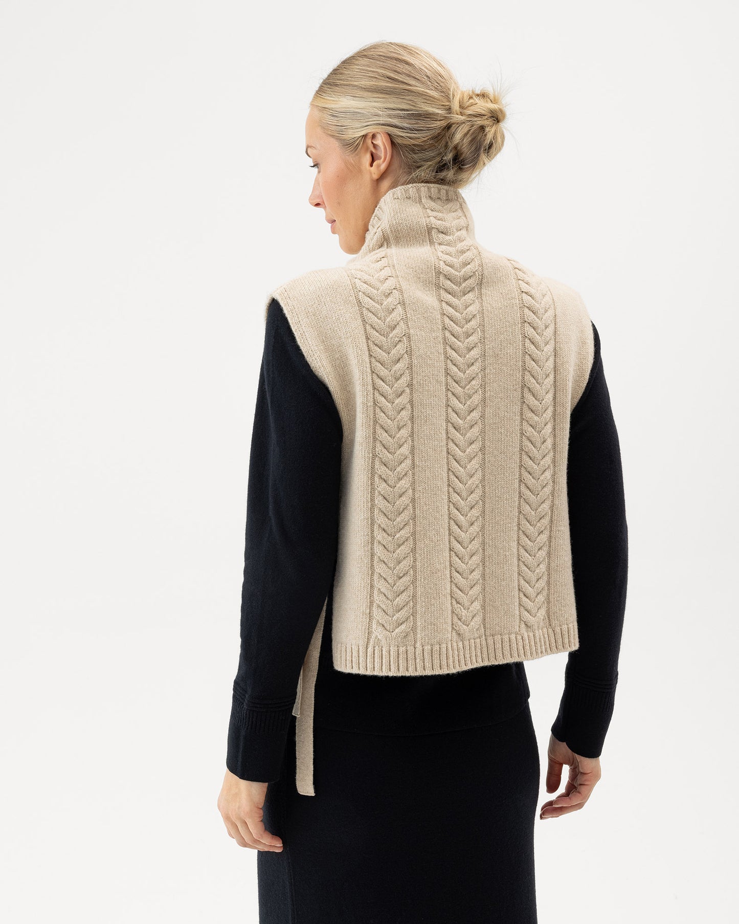 HOLEBROOK - Tolken Bib Collar - Sand (one size)