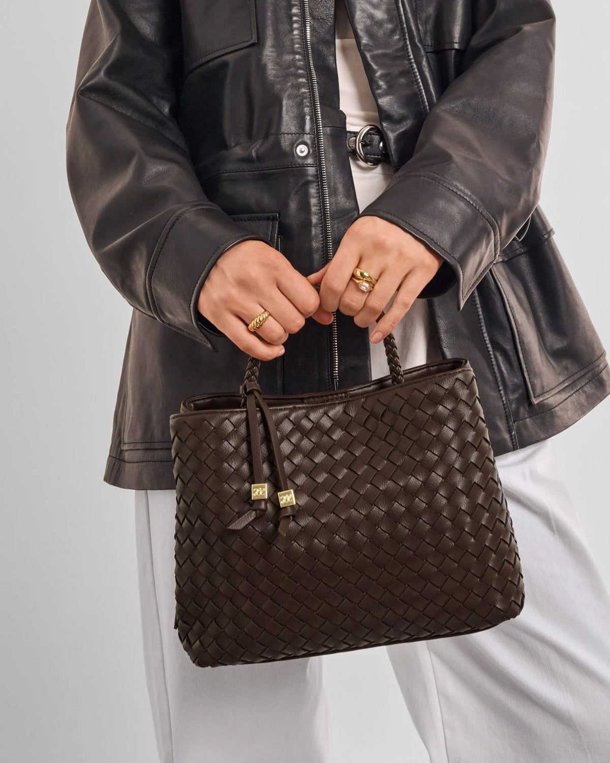 KATIE LOXTON - NOVA HAND WOVEN TOP HANDLE BAG - Chocolate (19 x 26,5 x 12,5)