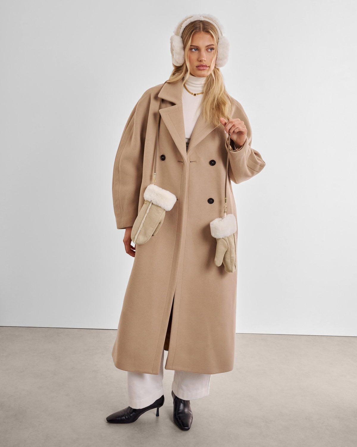 KATIE LOXTON - FAUX SUEDE Earmuffs - Taupe/CremE