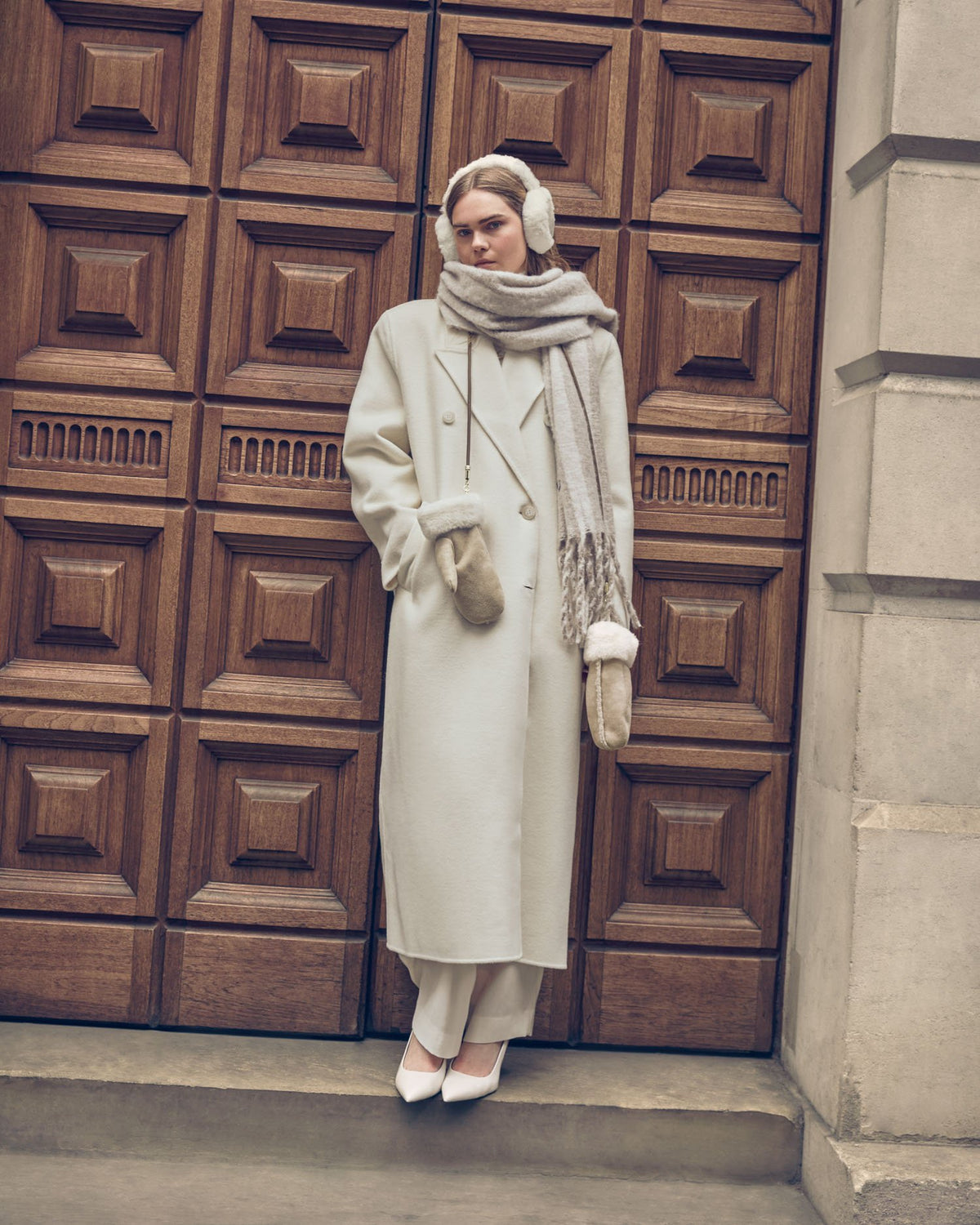 KATIE LOXTON - FAUX SUEDE Mittens/Creme - Taupe