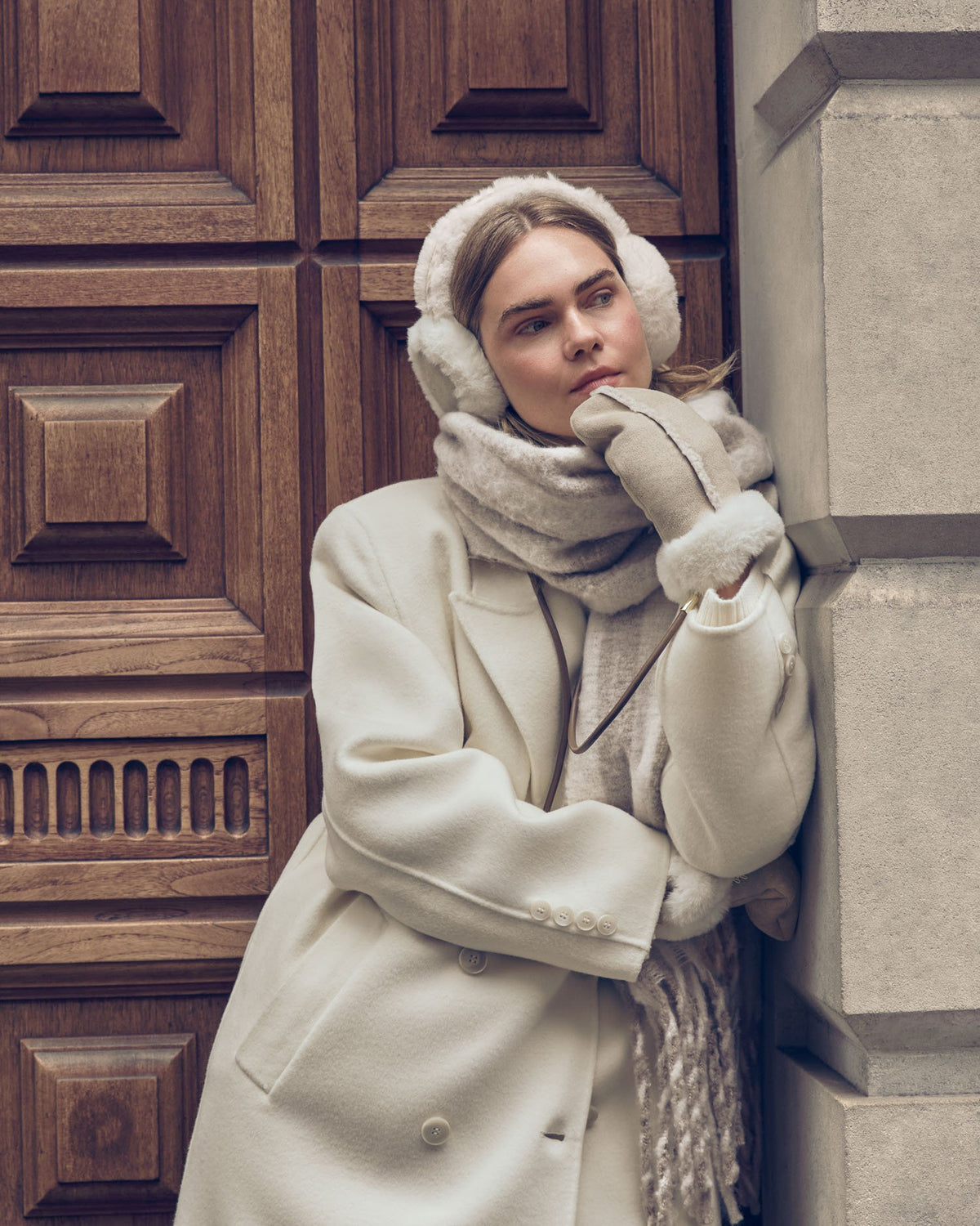 KATIE LOXTON - FAUX SUEDE Earmuffs - Taupe/CremE