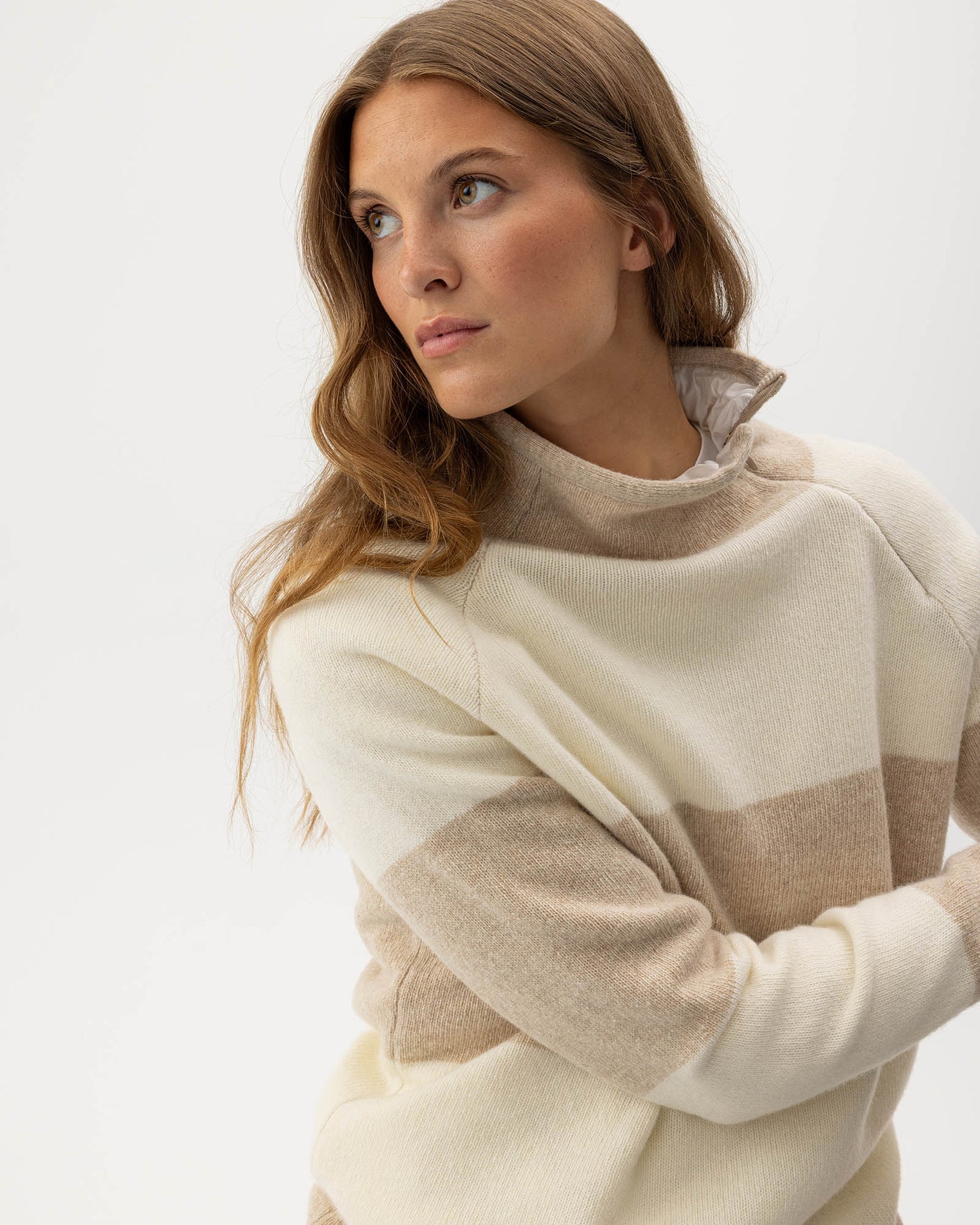 HOLEBROOK - Martina Windproof - Sand/Off white